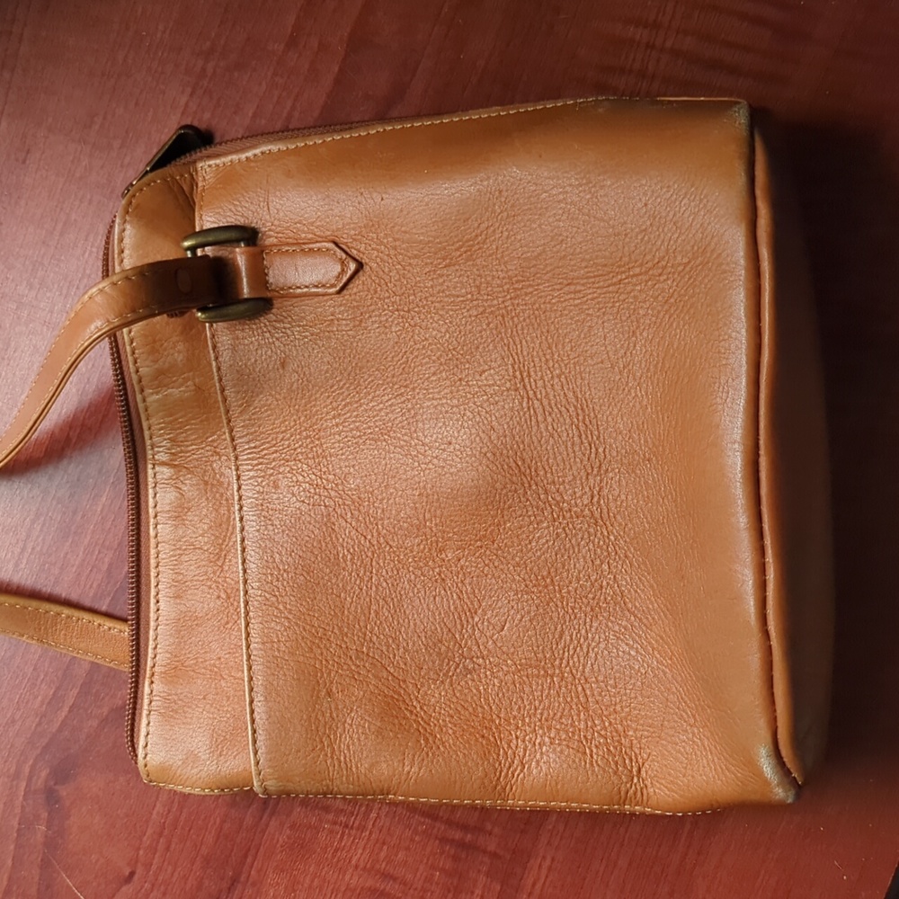 Leather Le Donne cross body purse